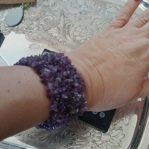 Amethyst Chip Stretch Bracelet - Picture 3 of 7